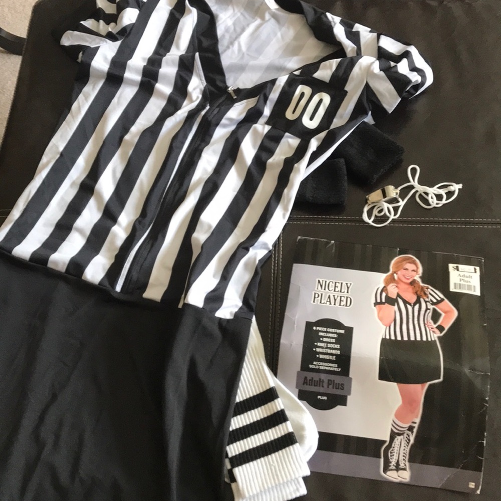 Referee costume